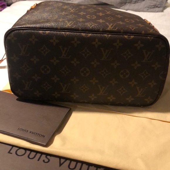 Louis Vuitton Neverfull MM - Picture 3 of 8